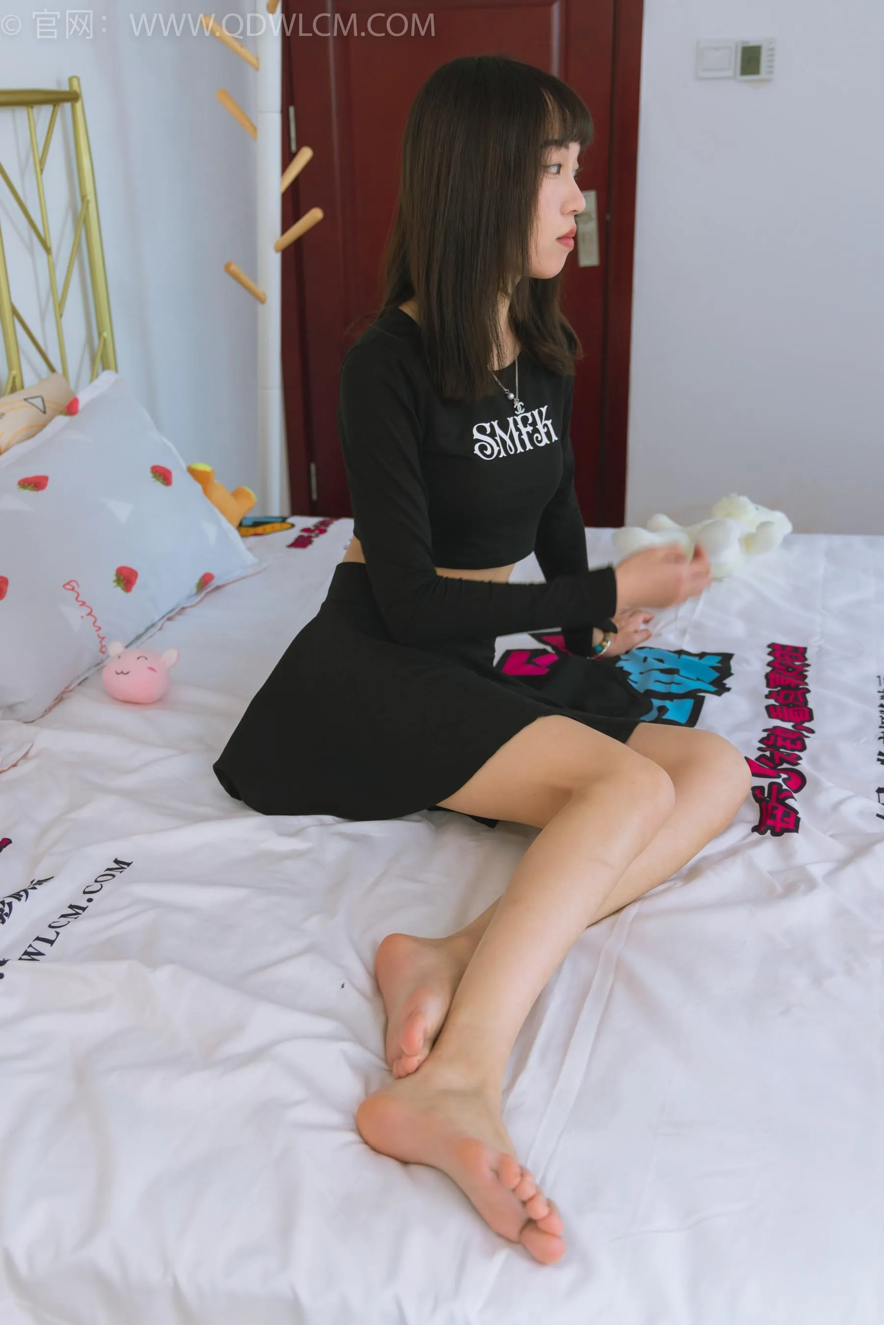 物恋传媒 NO.1532 琪琪-黑色的花 [151P]插图4